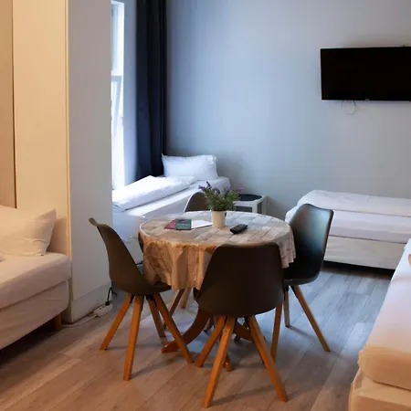 11 By Lorenc Βερολίνο